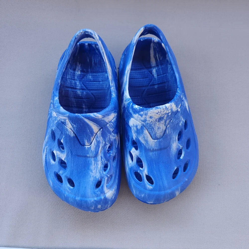 Toddler size 7 blue sandals